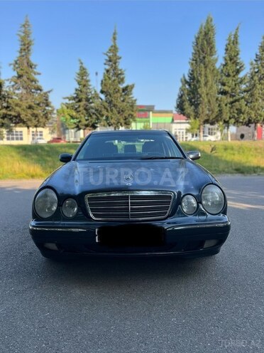 Mercedes E 240-1
