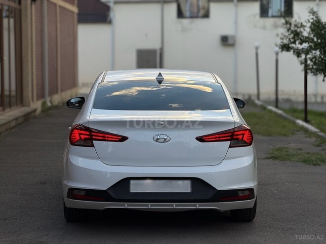 Hyundai Elantra-4