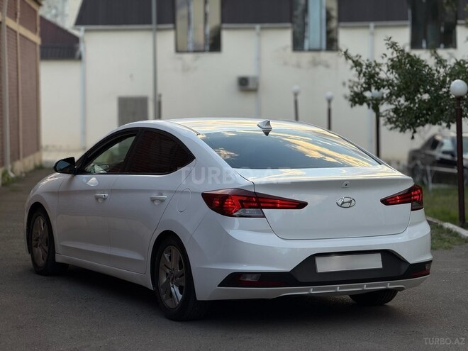 Hyundai Elantra-5