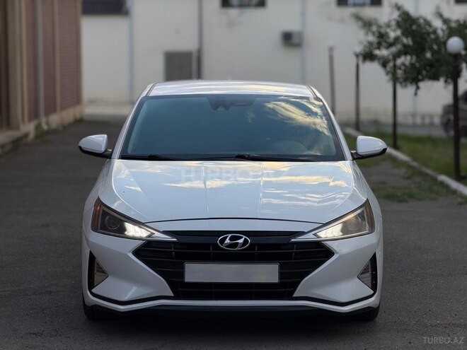 Hyundai Elantra-1