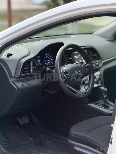 Hyundai Elantra-8