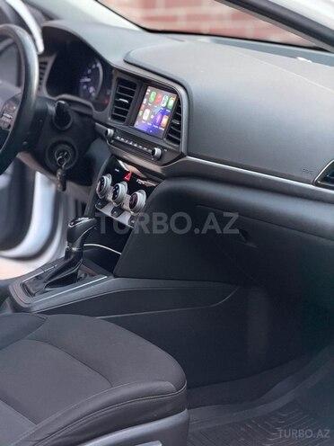 Hyundai Elantra-10
