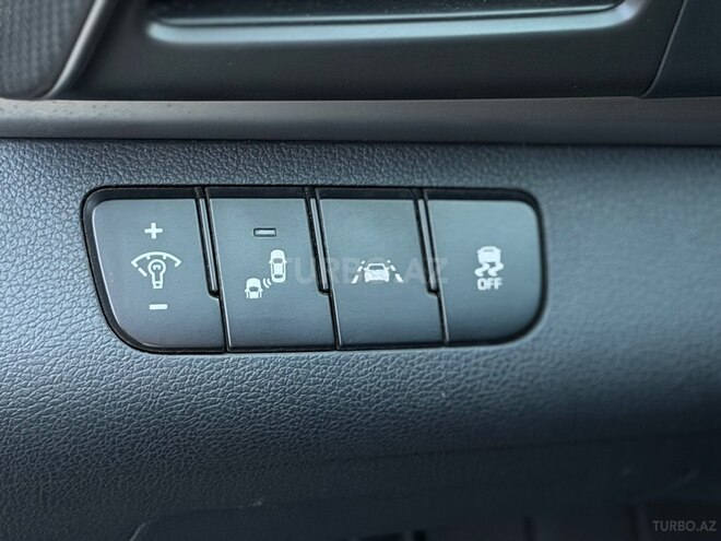 Hyundai Elantra-11