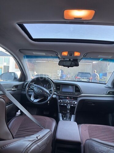 Hyundai Elantra-3