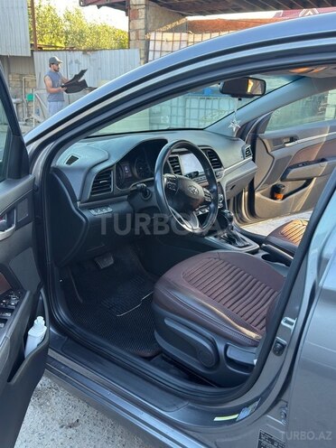 Hyundai Elantra-4