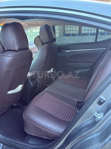 Hyundai Elantra-9