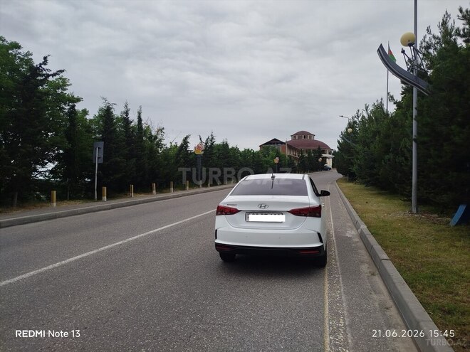 Hyundai Accent-5