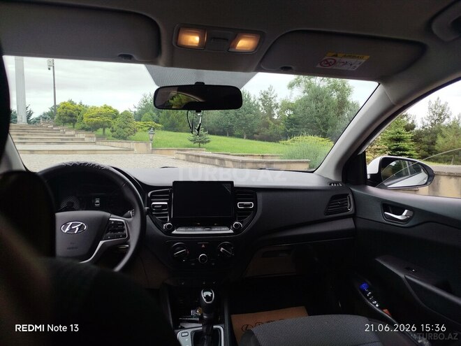 Hyundai Accent-9