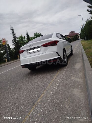 Hyundai Accent-7