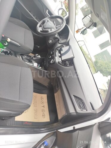 Hyundai Accent-11