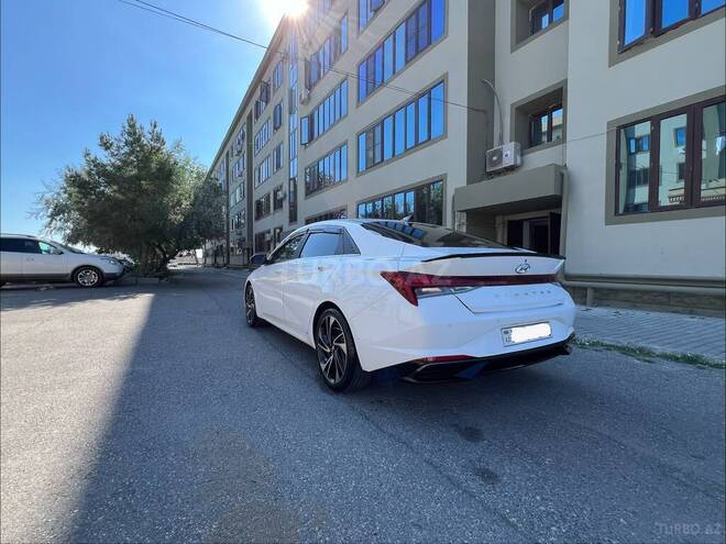 Hyundai Elantra-8