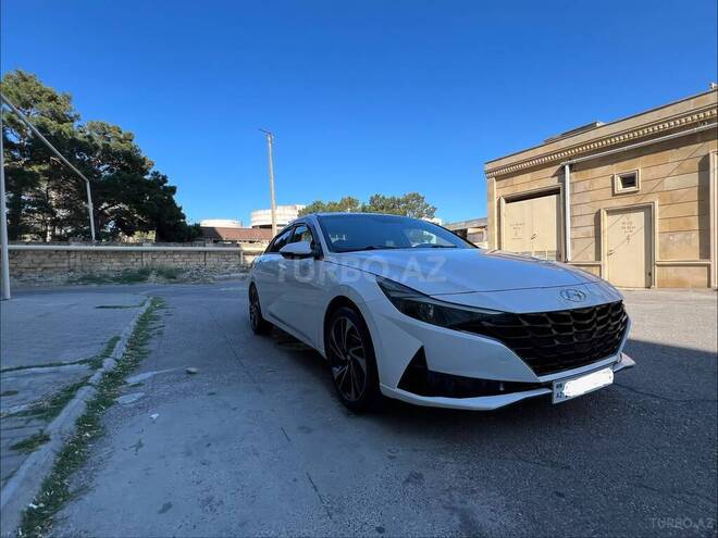 Hyundai Elantra-12