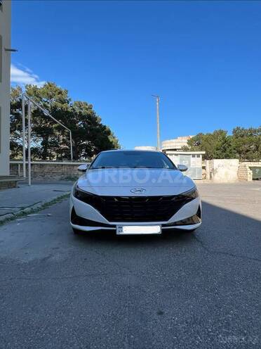 Hyundai Elantra-1