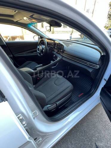 Hyundai Elantra-2