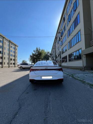 Hyundai Elantra-4