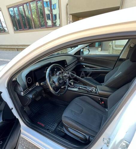 Hyundai Elantra-3