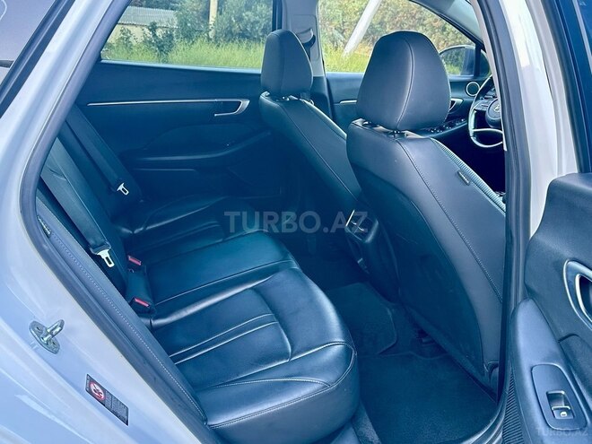 Hyundai Sonata-12