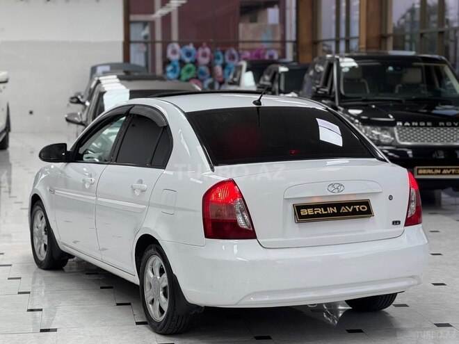 Hyundai Accent-9