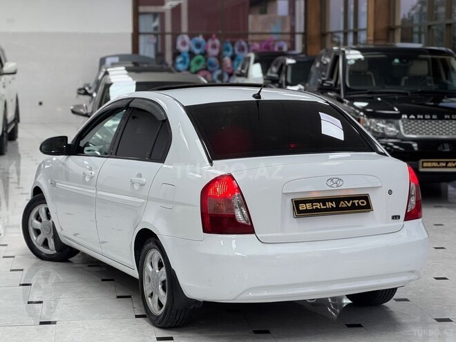 Hyundai Accent-7