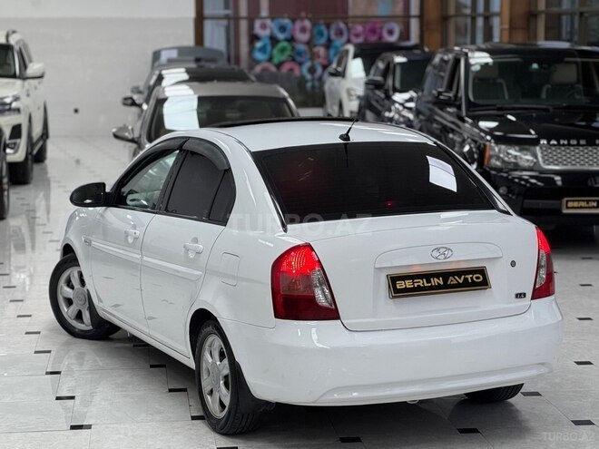 Hyundai Accent-11