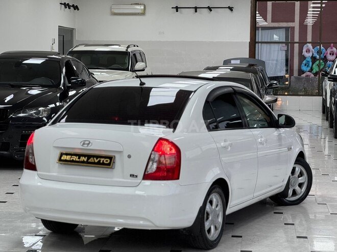 Hyundai Accent-14