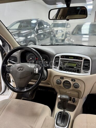 Hyundai Accent-24