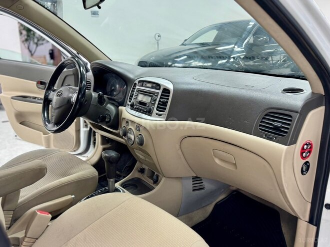 Hyundai Accent-18