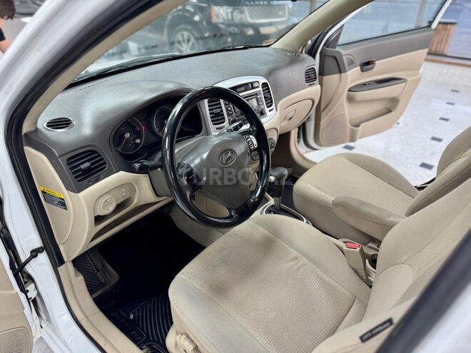 Hyundai Accent-20