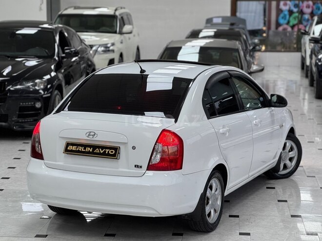 Hyundai Accent-12