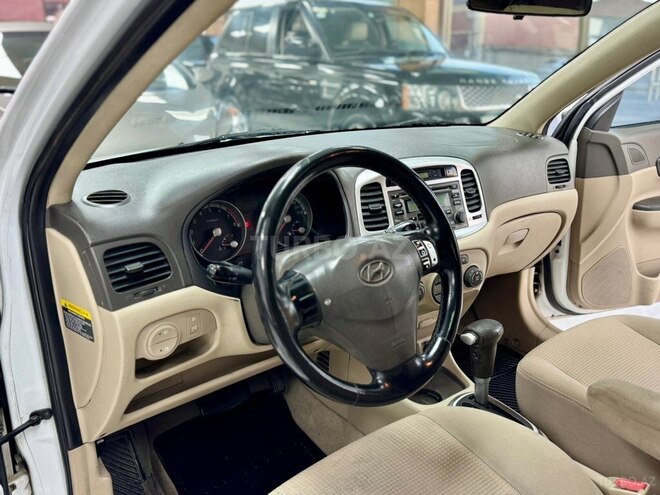 Hyundai Accent-19