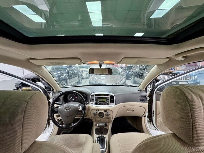 Hyundai Accent-23