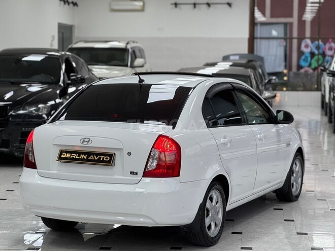 Hyundai Accent-10