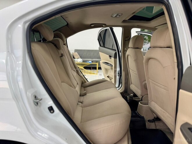 Hyundai Accent-29