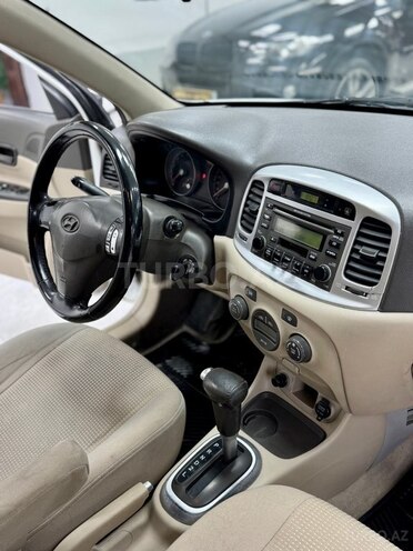 Hyundai Accent-31