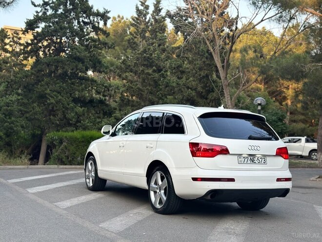 Audi Q7-4