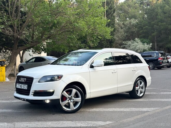 Audi Q7-1