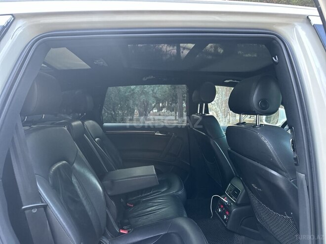Audi Q7-5