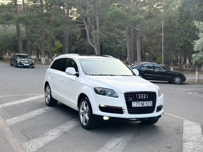 Audi Q7-12