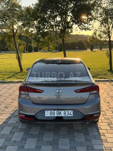 Hyundai Elantra-3
