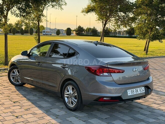 Hyundai Elantra-4