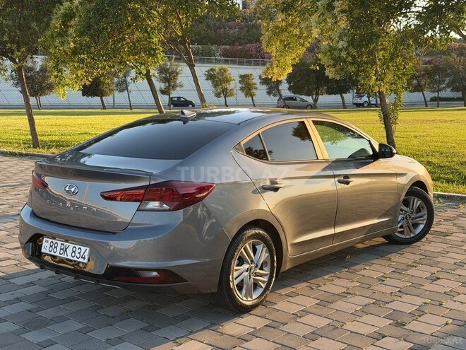 Hyundai Elantra-2