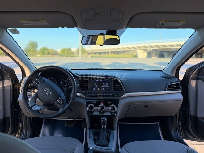 Hyundai Elantra-12