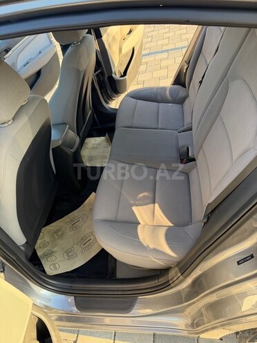 Hyundai Elantra-11