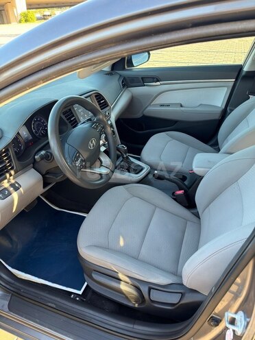 Hyundai Elantra-10