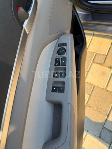 Hyundai Elantra-17