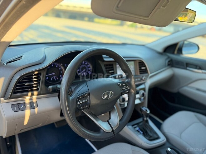 Hyundai Elantra-18