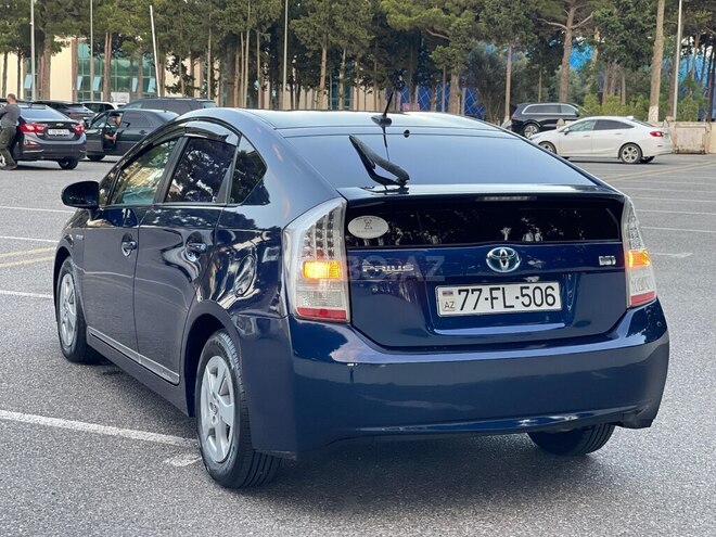 Toyota Prius-5