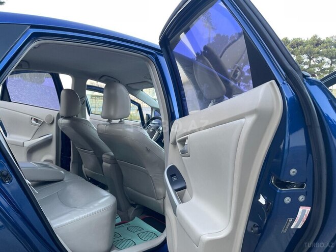 Toyota Prius-13