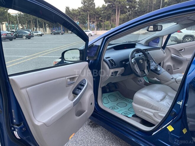 Toyota Prius-11
