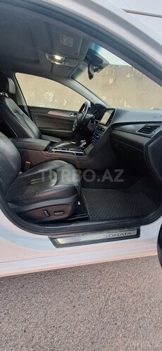 Hyundai Sonata-12